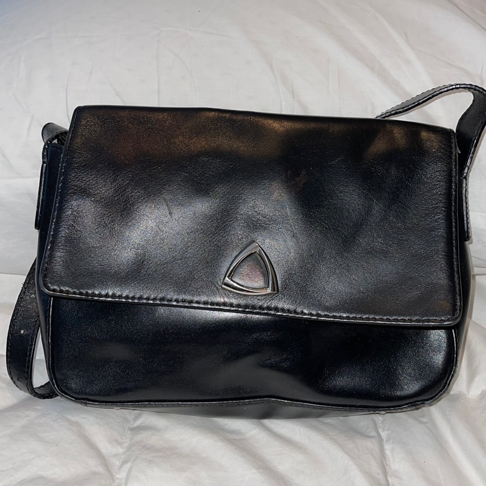 Leather Co. by Liz Claiborne woman’s black leather shoulder bag